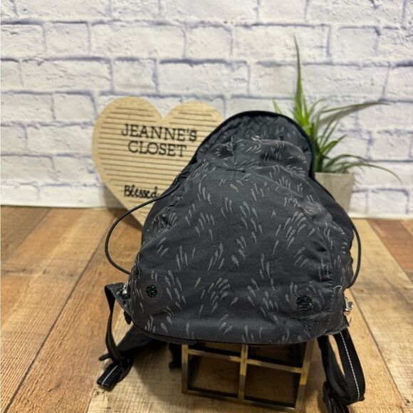 Lululemon Run All Day Backpack
Pitter Patter Black has minor flaws main image 11